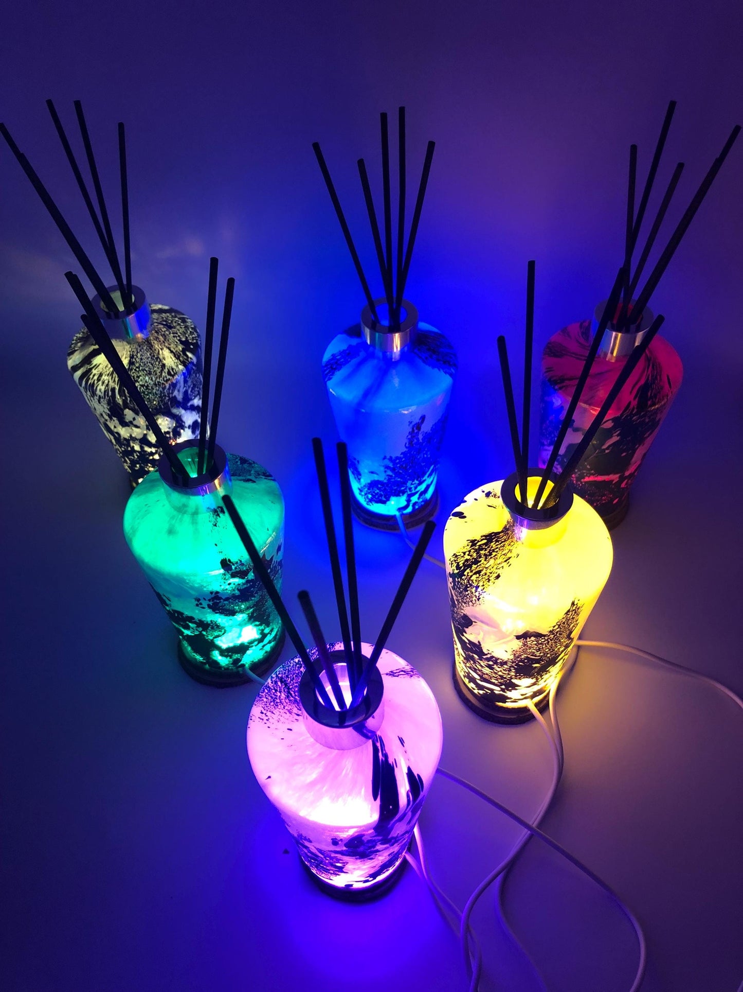 Handcrafted Iridescent Glass Diffuser Lamp: LED Light, Elegant Home Decor
